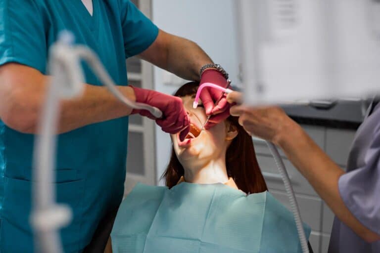 Zeitleiste für Zahnextraktion und Implantate